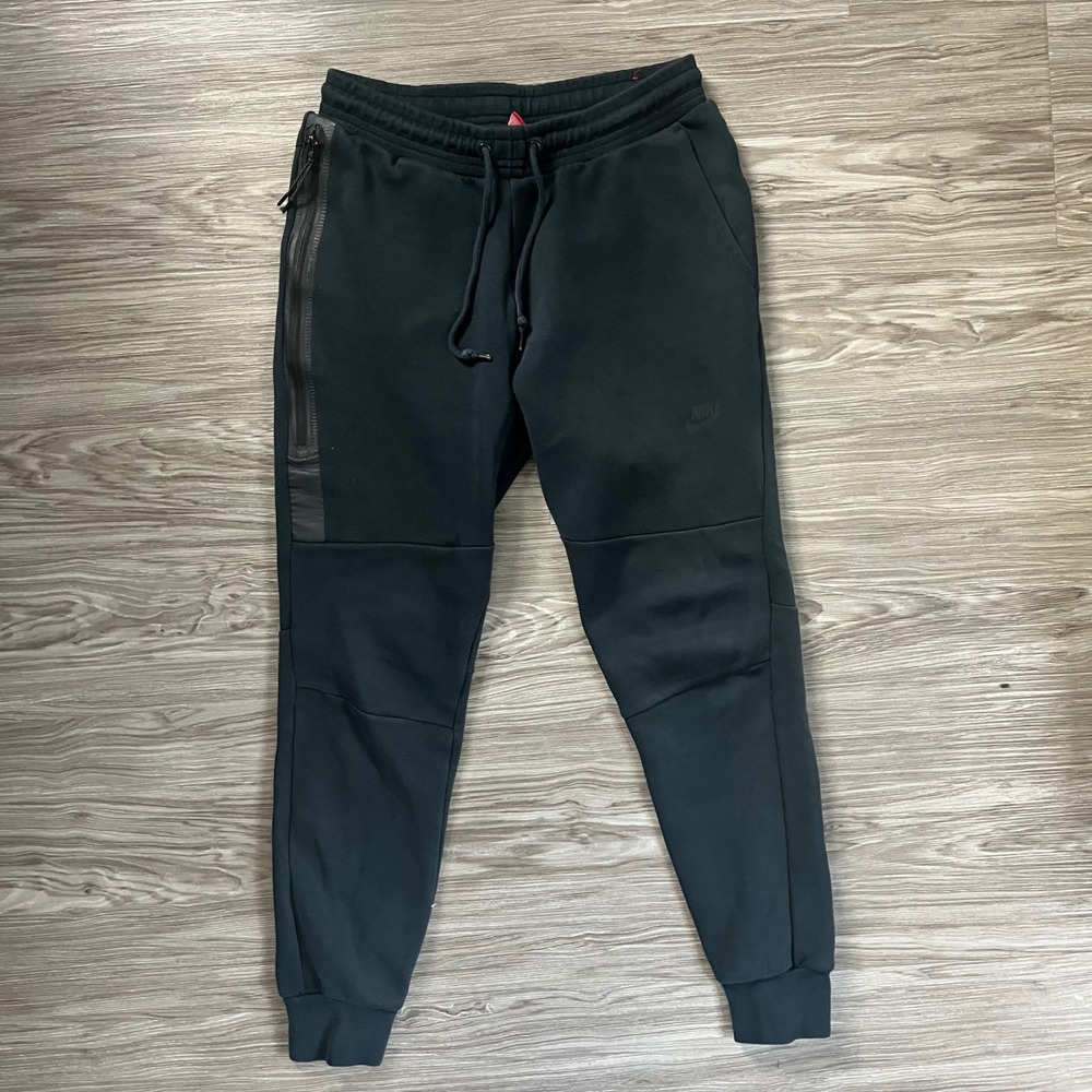 Nike Sportswear Tech Fleece Joggers Mens Small Black Sweatpants CU4495-010